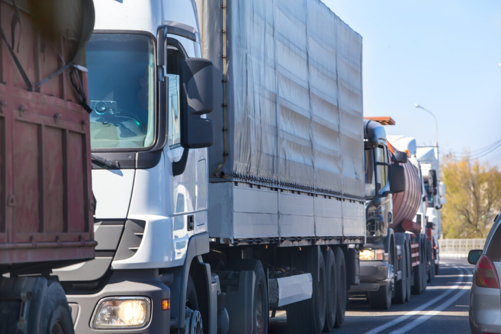 semi-trucks-sitting-in-SC-traffic