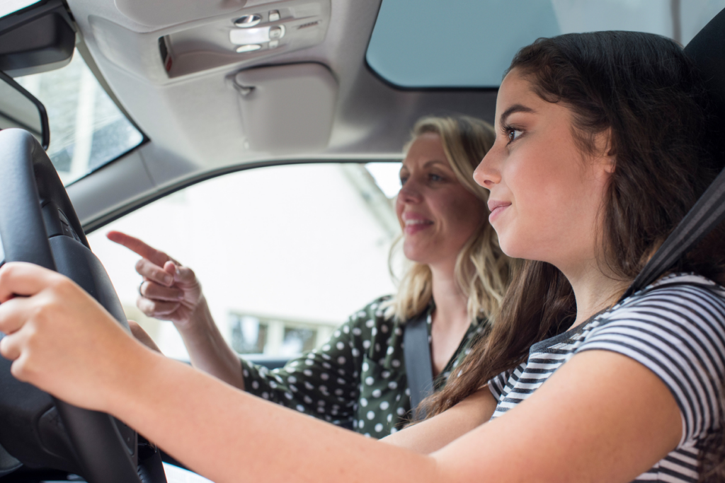 mom-teaching-daughter-to-drive