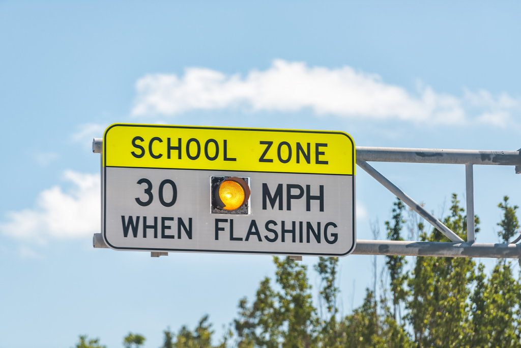 school-zone-sign-to-reduce-car-accidents