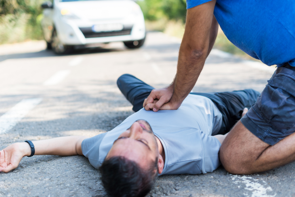 good-samaritan-providing-CPR-in-SC-roadway