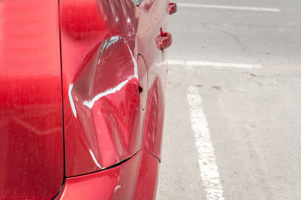 car-with-accident-damage-in-SC-parking-lot