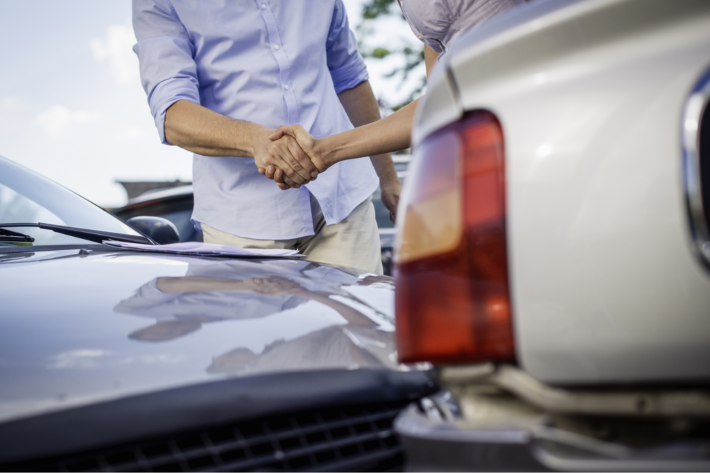 drivers-shaking-hands-after-being-involved-in-vehicle-accident